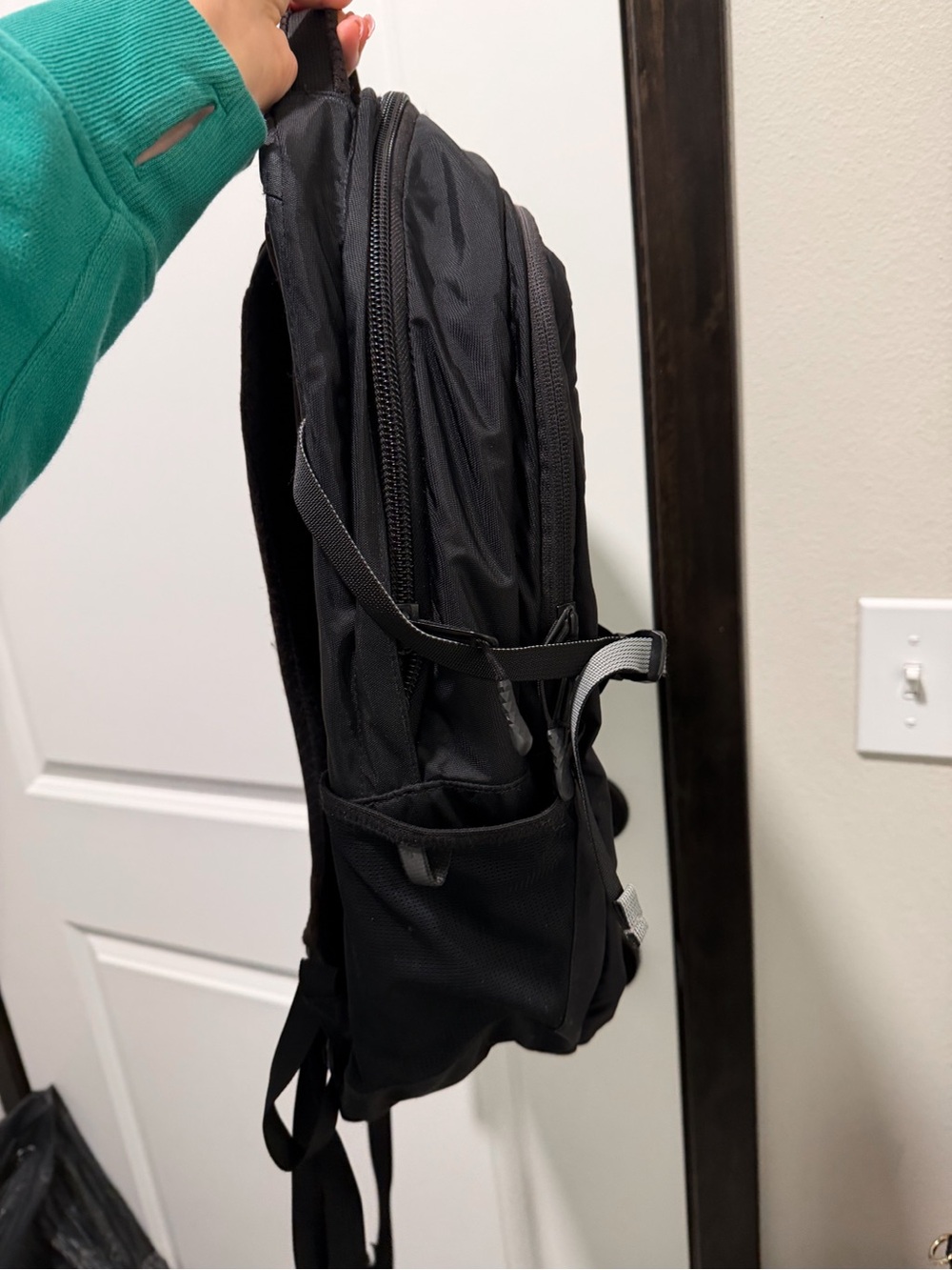 North Face Recon backpack - Picture 2 of 5